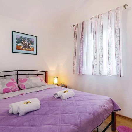 1 Bedroom Stunning Apartment In Bakarac Dış mekan fotoğraf