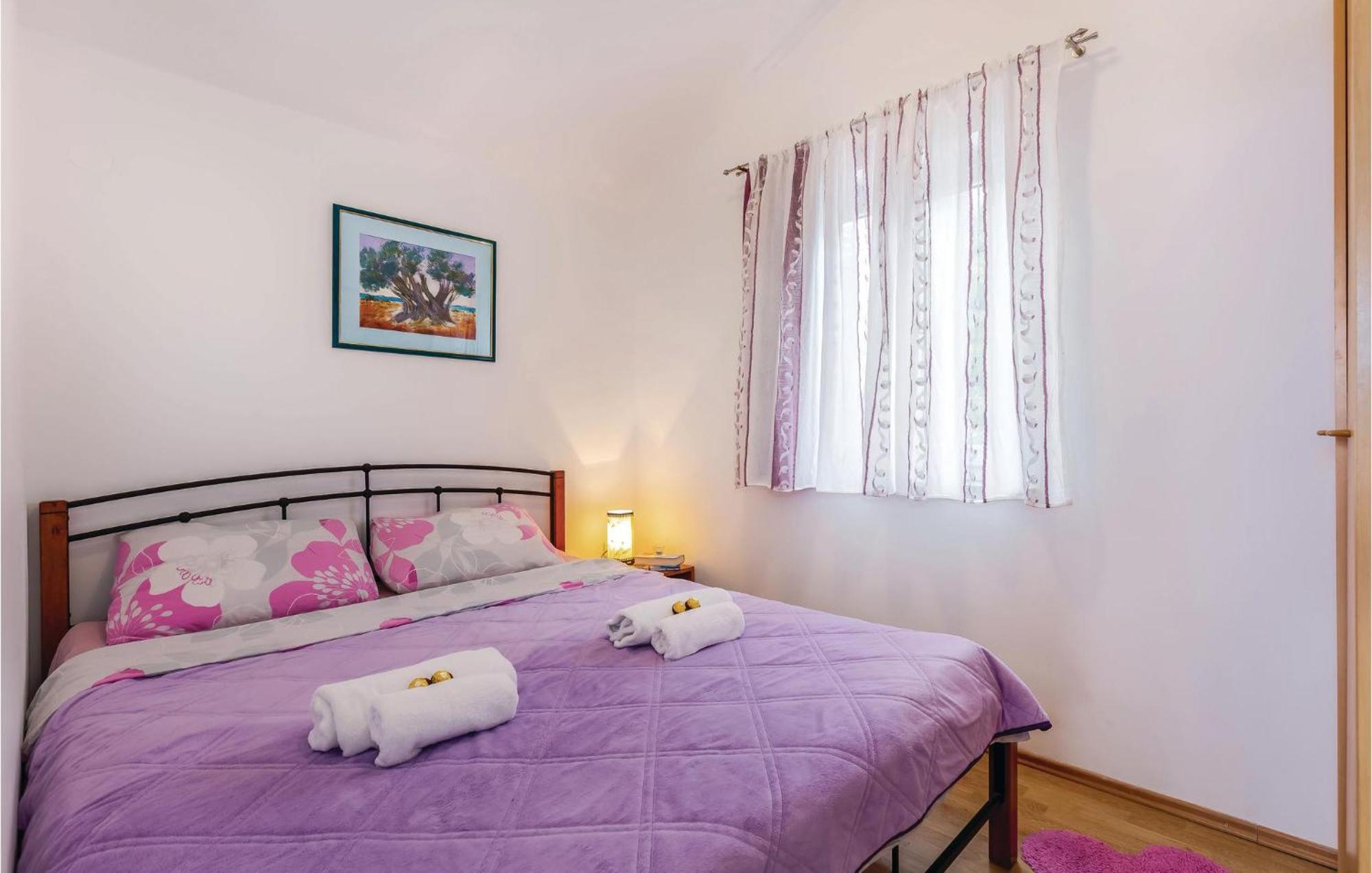 1 Bedroom Stunning Apartment In Bakarac Dış mekan fotoğraf