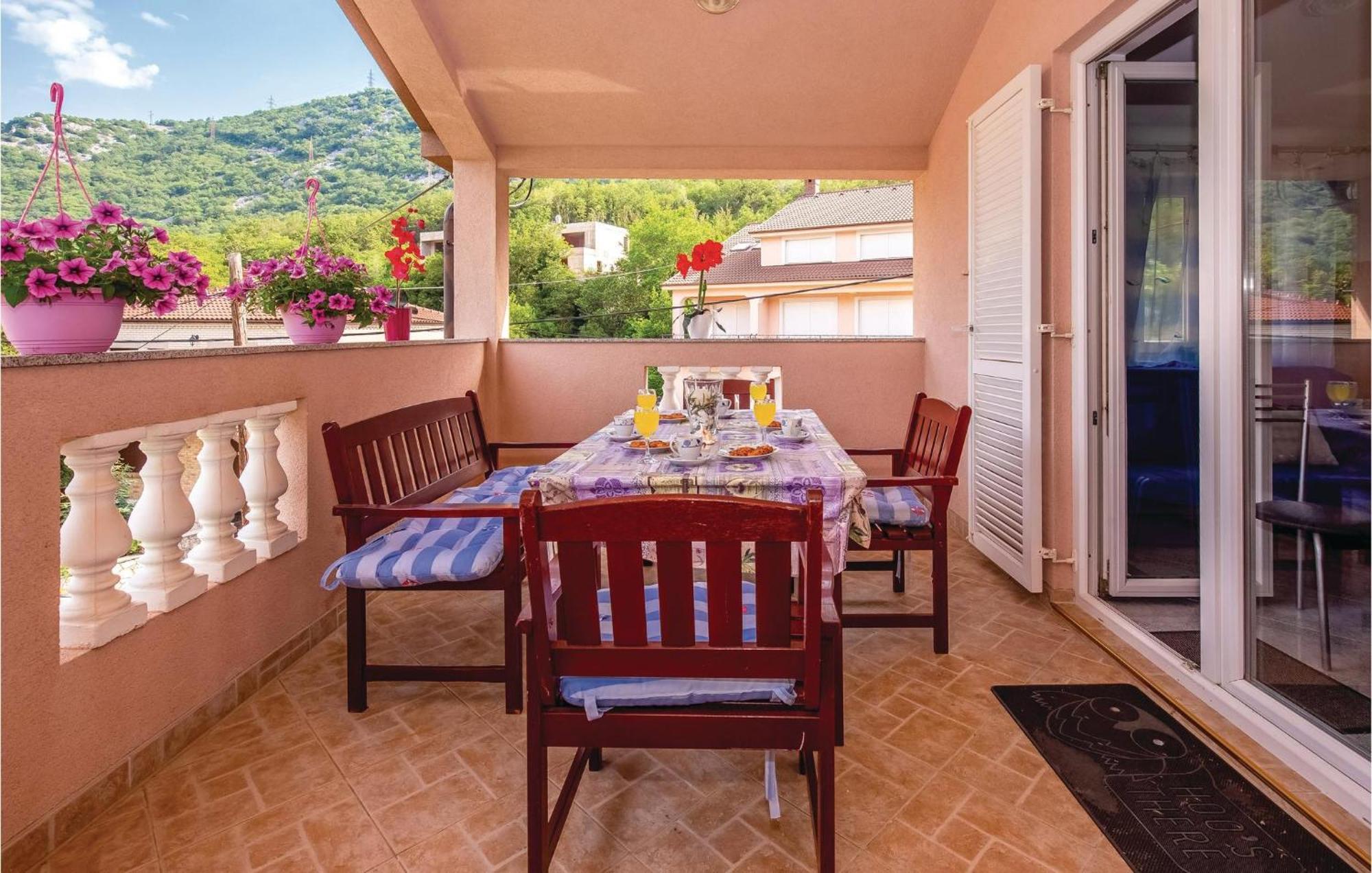 1 Bedroom Stunning Apartment In Bakarac Dış mekan fotoğraf