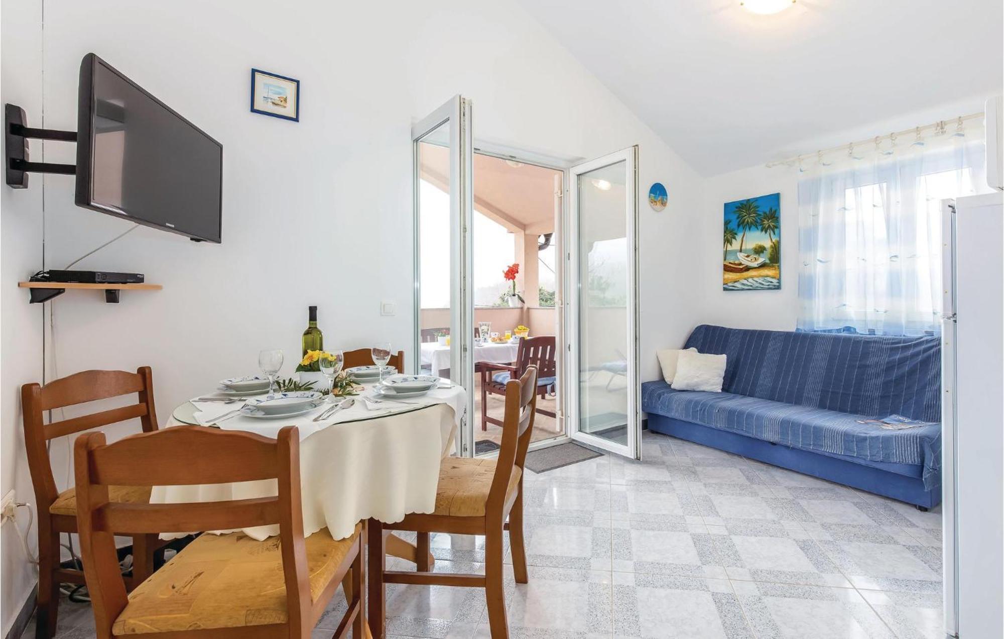 1 Bedroom Stunning Apartment In Bakarac Dış mekan fotoğraf