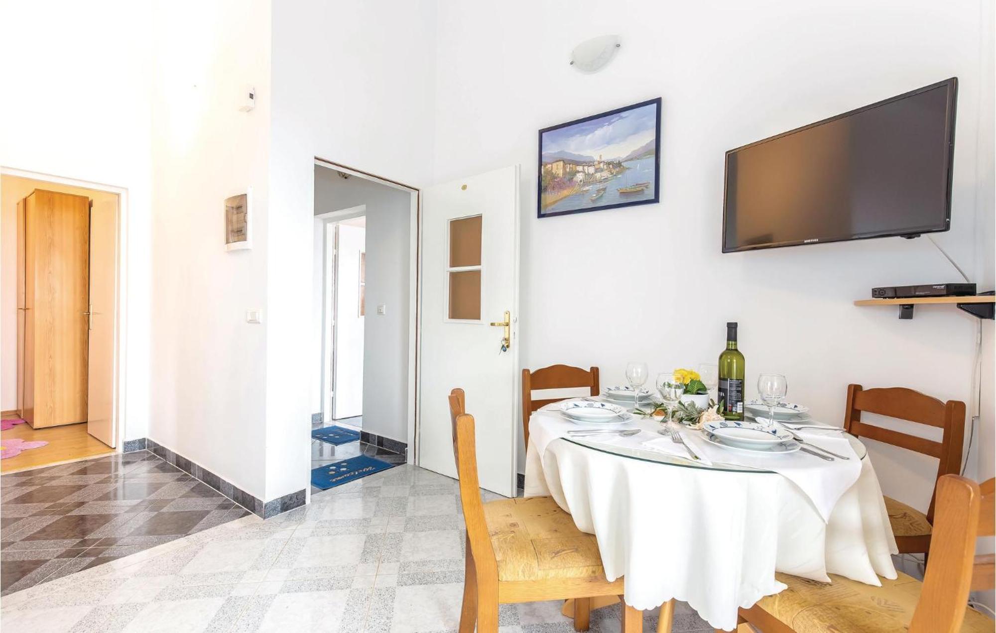 1 Bedroom Stunning Apartment In Bakarac Dış mekan fotoğraf