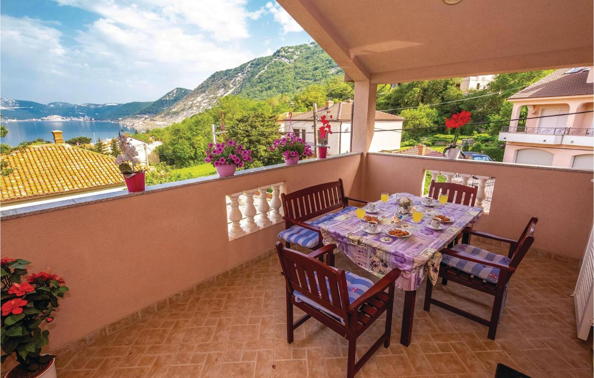 1 Bedroom Stunning Apartment In Bakarac Dış mekan fotoğraf